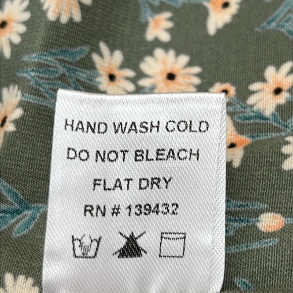 Papermoon (Stitch Fix) Women’s Top Size S Moss Green Floral Mixed Media NWT - Picture 9 of 11